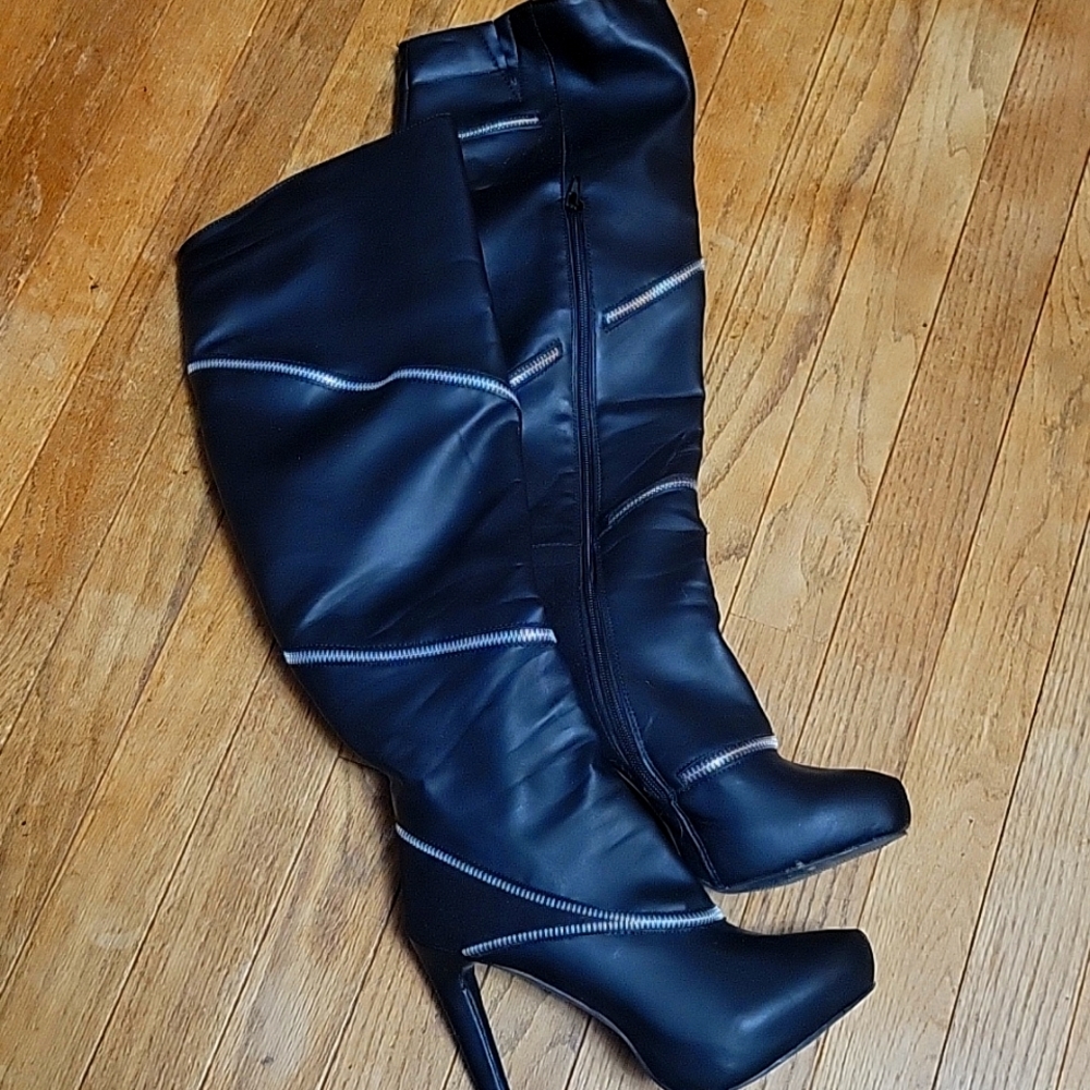 Womens size 7 boot 5 inch heel